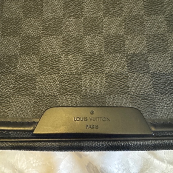 Authentic Louis Vuitton Graphite Damier District MM Cross Body Bag - Picture 2 of 16